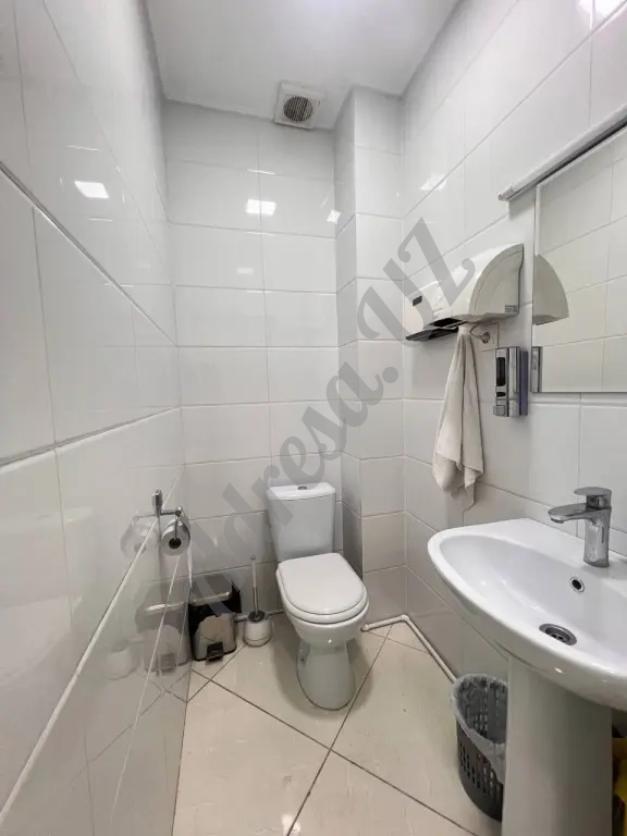 Продается нежилое помещение в новостройке на 1-м этаже