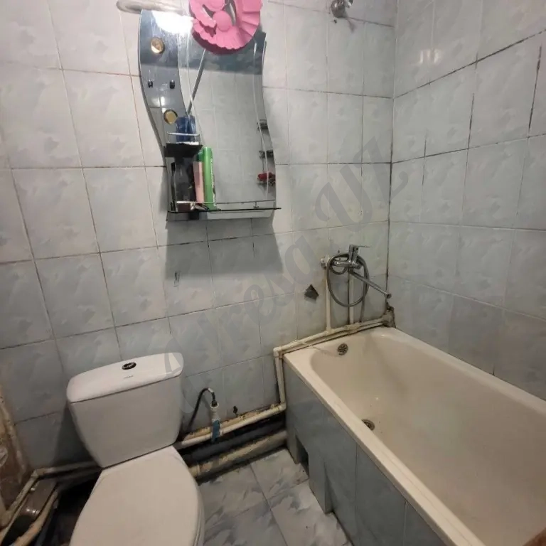 Продается 1 комнатная квартира сзади ТЦ "Next", кафе Сазанчик