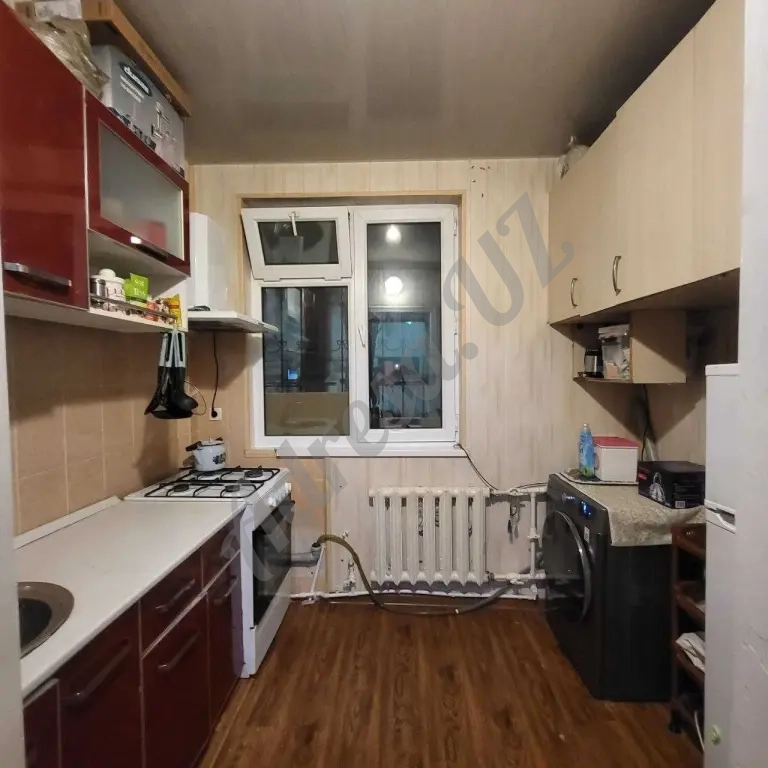 Продается 1 комнатная квартира сзади ТЦ "Next", кафе Сазанчик