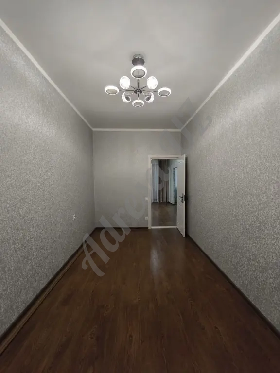 Продается 2 комнатная квартира Чиланзар 11 квартал ориентир Аль Хорезми