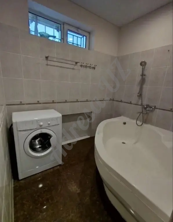 Продажа квартиры 3 комнаты Феруза Кафе "Шукрона"