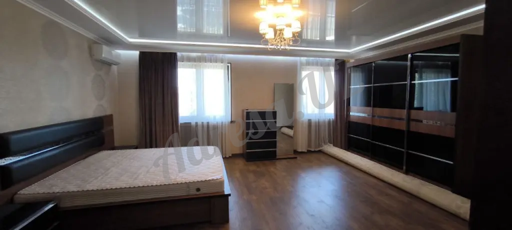 Продается эксклюзивная квартир метро Космонавтов 