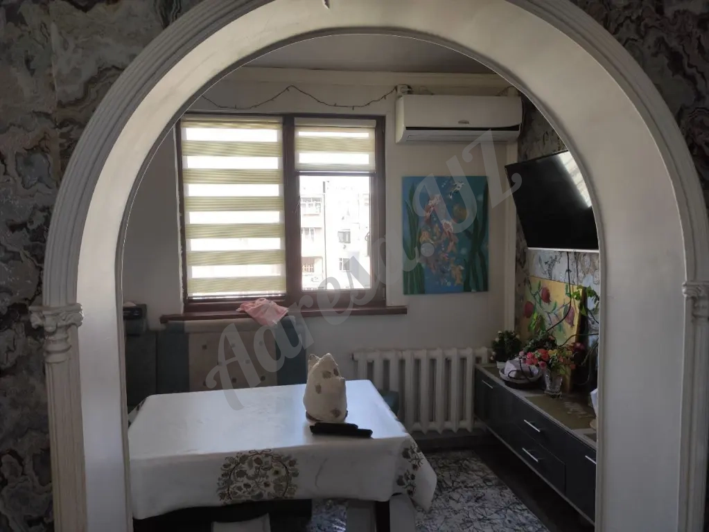 Продаётся на Юнусабаде-19  4 комнаты