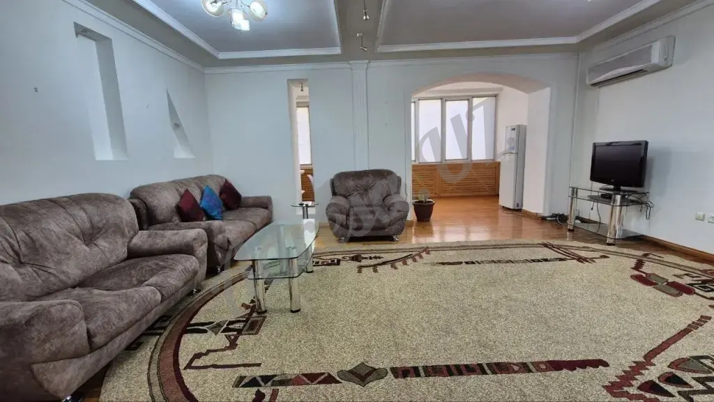 Сдаётся 4 комнатная квартира на Ц1